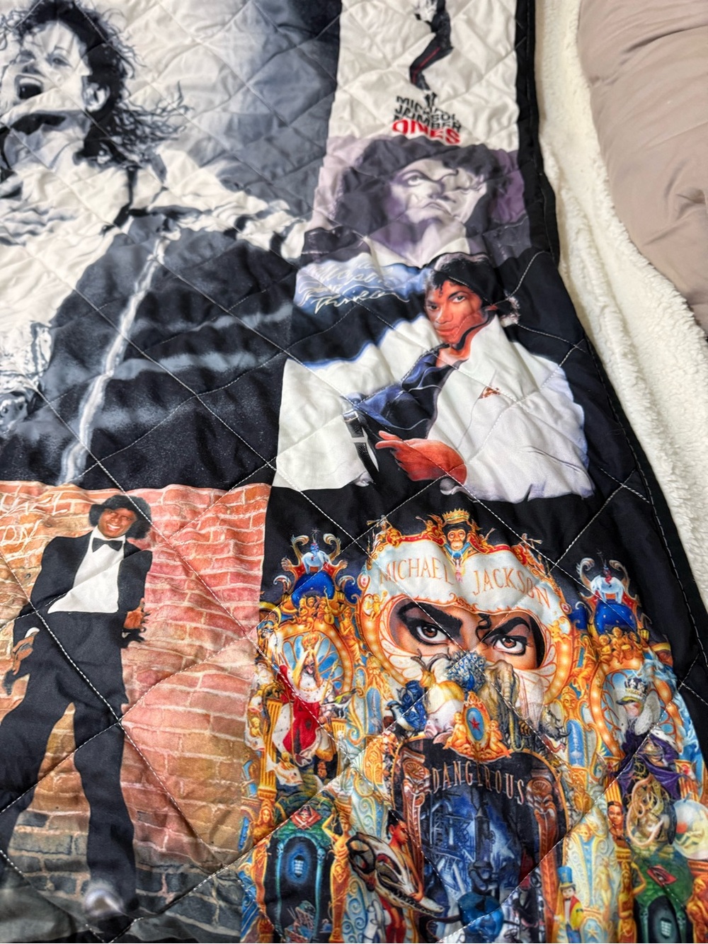 Michael Jackson Personalized 50” X 60” Throw Surrounded By Old Album Covers - Picture 5 of 11